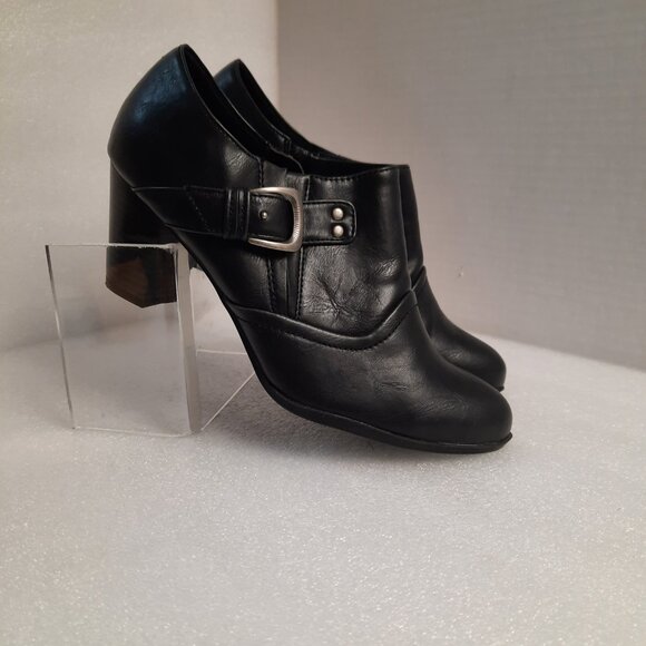 Lifestride Tempest Too Black Heel Buckle Booties - Picture 2 of 9